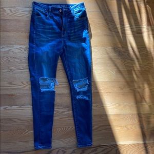 American Eagle ripped knee jeans
